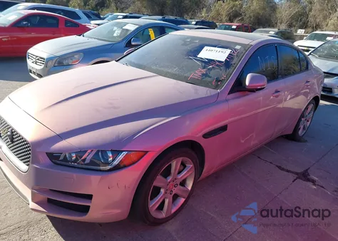 2018 Jaguar Xe 25T Prestige из США, поврежденный, VIN SAJAK4FX4JCP35415